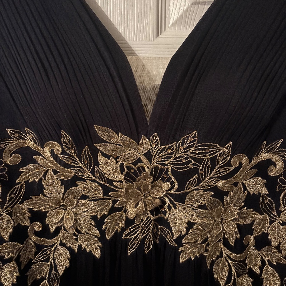 Betsy & Adam Navy Blue Chiffon Gown w/ Gold Embroidered Bodice – Size 6 - Picture 4 of 6